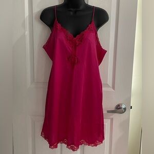 Colesce Collection vintage fuchsia spaghetti strap nightie, Size Large